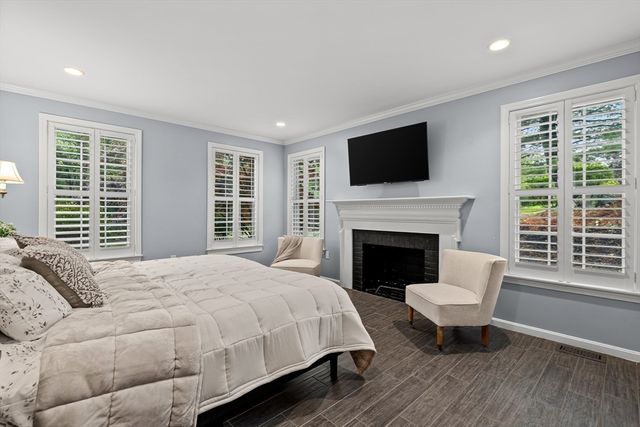 9 Hammersmith Dr, Saugus, MA 01906