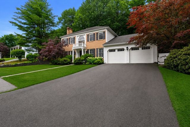 9 Hammersmith Dr, Saugus, MA 01906