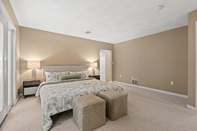 9 Hammersmith Dr, Saugus, MA 01906