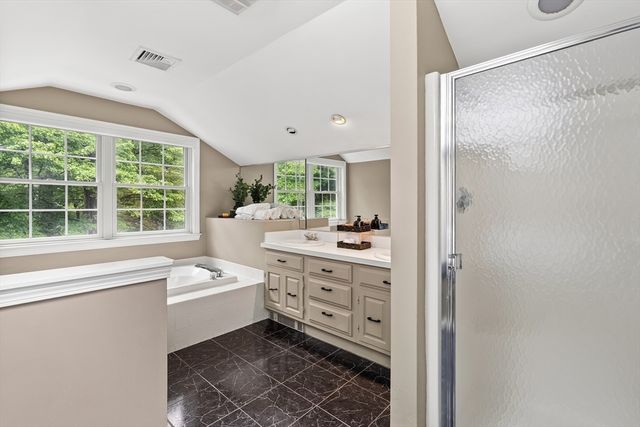 9 Hammersmith Dr, Saugus, MA 01906