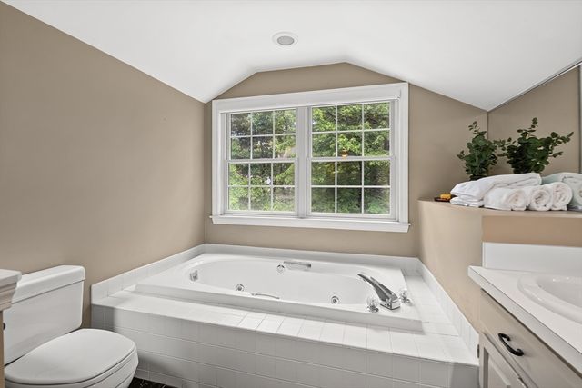 9 Hammersmith Dr, Saugus, MA 01906