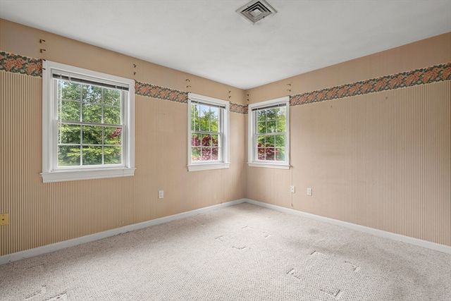 9 Hammersmith Dr, Saugus, MA 01906