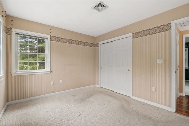 9 Hammersmith Dr, Saugus, MA 01906