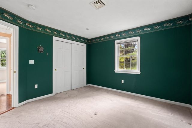 9 Hammersmith Dr, Saugus, MA 01906