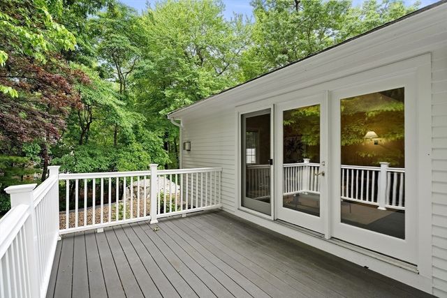 9 Hammersmith Dr, Saugus, MA 01906