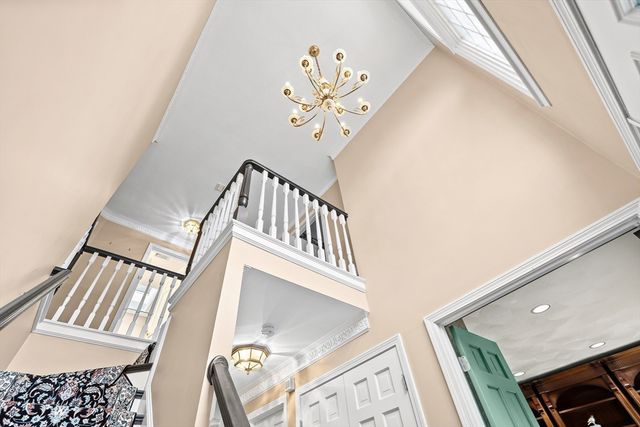 9 Hammersmith Dr, Saugus, MA 01906