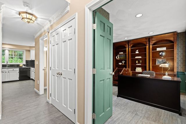 9 Hammersmith Dr, Saugus, MA 01906