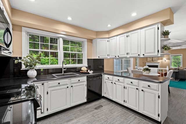 9 Hammersmith Dr, Saugus, MA 01906