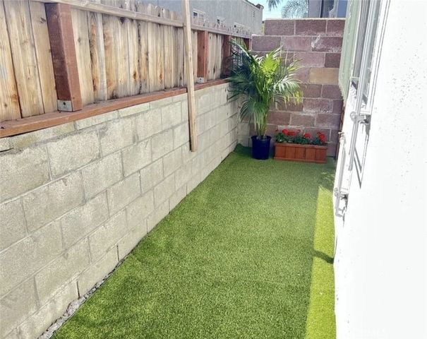 6544 S Victoria Avenue, Los Angeles, CA 90043