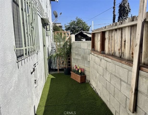 6544 S Victoria Avenue, Los Angeles, CA 90043