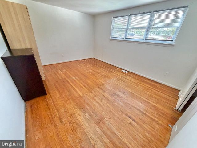 141 LAUREBA AVE, Stratford, NJ 08084