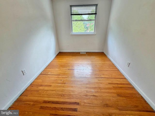 141 LAUREBA AVE, Stratford, NJ 08084