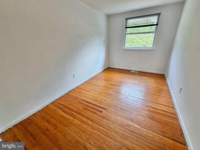 141 LAUREBA AVE, Stratford, NJ 08084