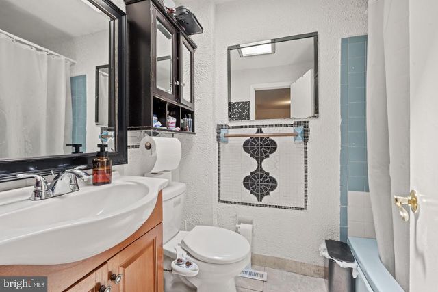 141 LAUREBA AVE, Stratford, NJ 08084