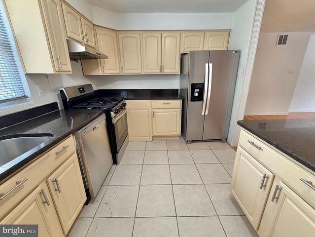 141 LAUREBA AVE, Stratford, NJ 08084