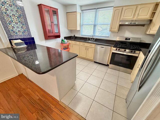 141 LAUREBA AVE, Stratford, NJ 08084
