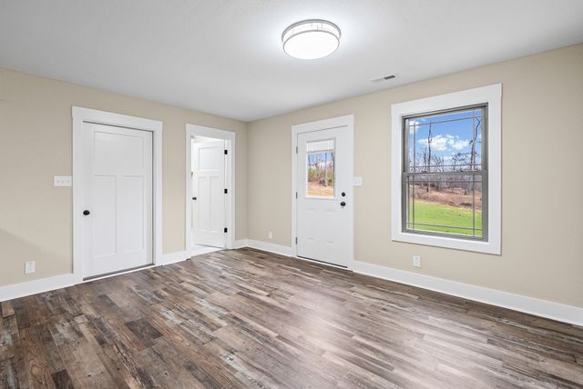 940 Palmyra Rd, Clarksville, TN 37040