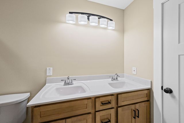 940 Palmyra Rd, Clarksville, TN 37040