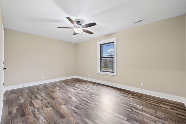 940 Palmyra Rd, Clarksville, TN 37040