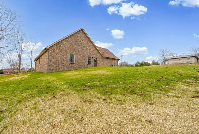 940 Palmyra Rd, Clarksville, TN 37040