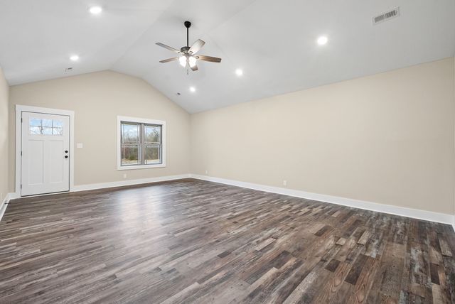 940 Palmyra Rd, Clarksville, TN 37040