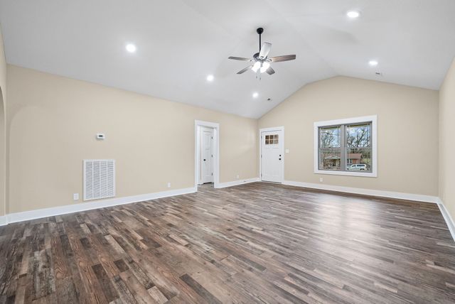 940 Palmyra Rd, Clarksville, TN 37040