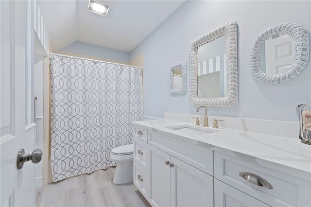 1240 Palmetto Court 104, Vero Beach, FL 32963