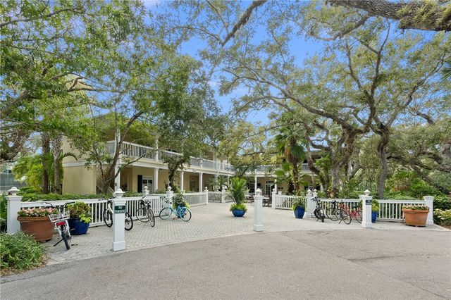 1240 Palmetto Court 104, Vero Beach, FL 32963