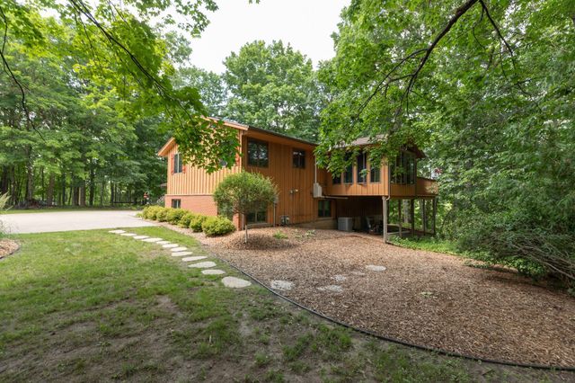 1135 1st Street NW, Oronoco, MN 55960