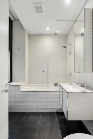 25 Broad St Apt 9S, New York City, NY 10005