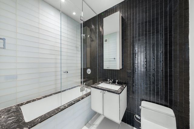 25 Broad St Apt 9S, New York City, NY 10005