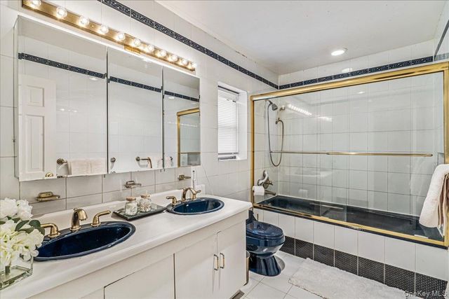 186-15 Grand Central Parkway, Jamaica Estates, NY 11432