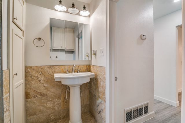 5524 Lyons Road, Garland, TX 75043