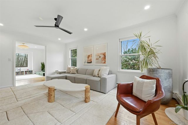 10 Woodhull Road, East Setauket, NY 11733