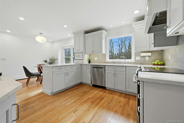 10 Woodhull Road, East Setauket, NY 11733