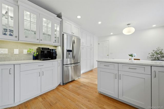 10 Woodhull Road, East Setauket, NY 11733