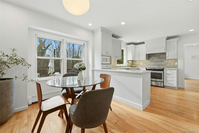 10 Woodhull Road, East Setauket, NY 11733