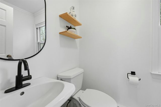 10 Woodhull Road, East Setauket, NY 11733