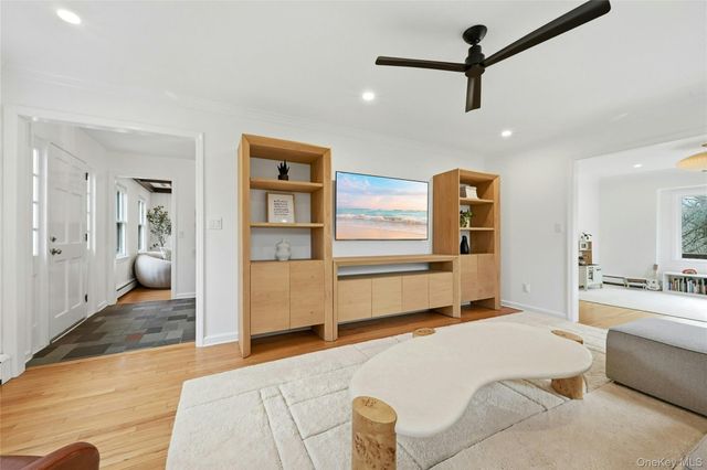 10 Woodhull Road, East Setauket, NY 11733