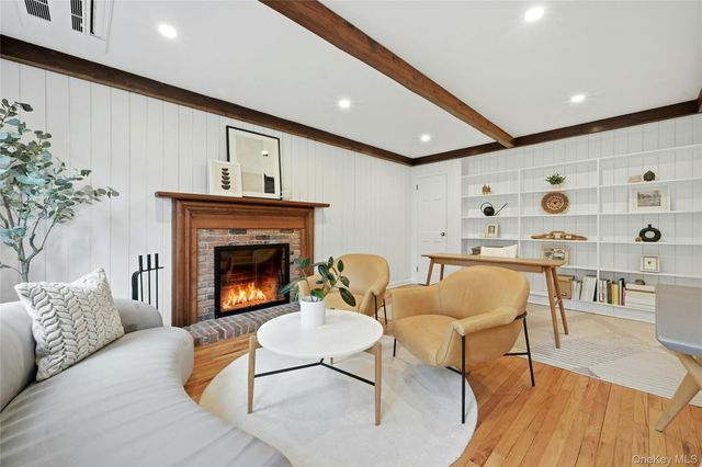 10 Woodhull Road, East Setauket, NY 11733