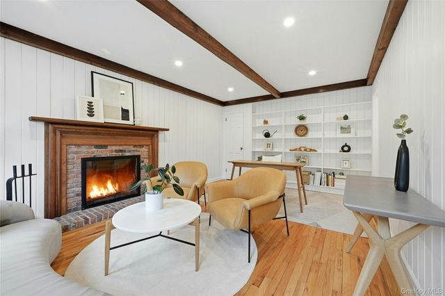 10 Woodhull Road, East Setauket, NY 11733