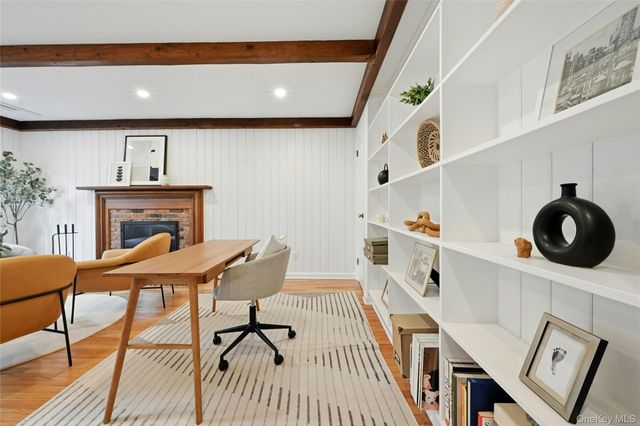 10 Woodhull Road, East Setauket, NY 11733