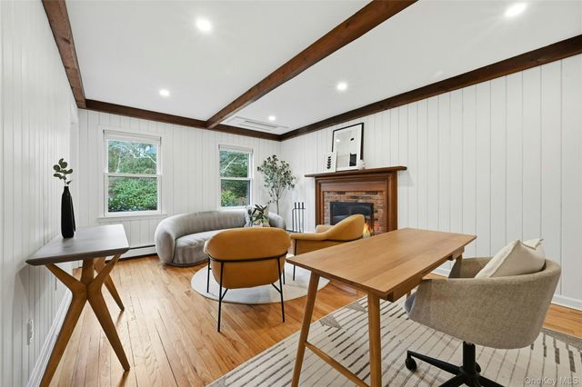 10 Woodhull Road, East Setauket, NY 11733