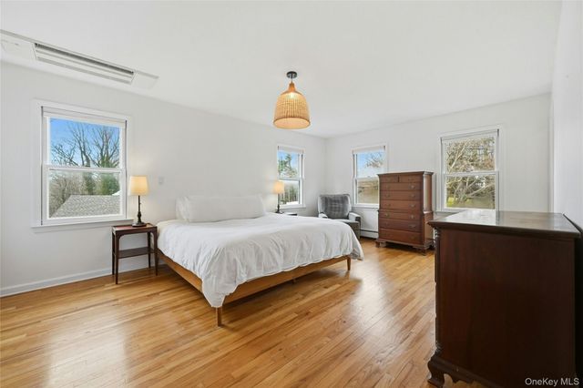 10 Woodhull Road, East Setauket, NY 11733