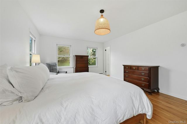 10 Woodhull Road, East Setauket, NY 11733