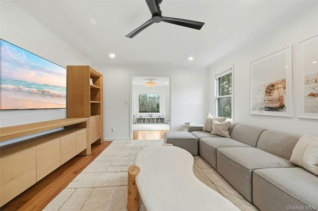 10 Woodhull Road, East Setauket, NY 11733