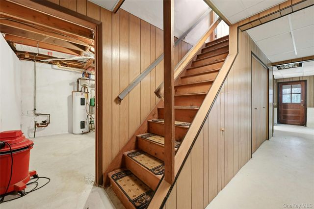 10 Woodhull Road, East Setauket, NY 11733