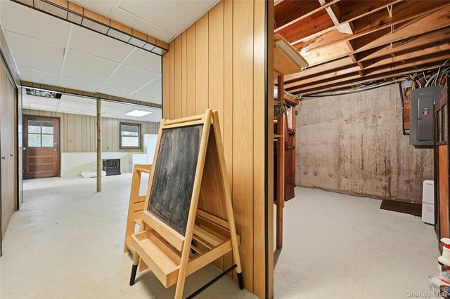 10 Woodhull Road, East Setauket, NY 11733