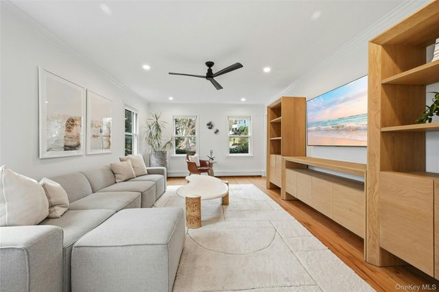 10 Woodhull Road, East Setauket, NY 11733