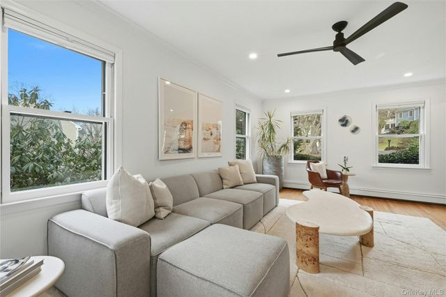 10 Woodhull Road, East Setauket, NY 11733